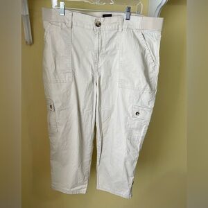 Lee Relaxed Fit Women’s Size 18 khaki color 98% Cotton 2% Spandex